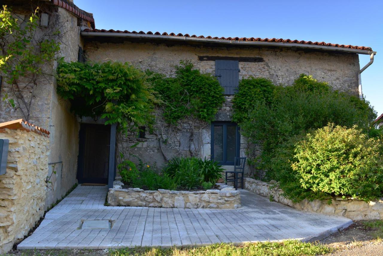 Chez Pique-Fesse Chambre D'Hote Saint-Martin-L'ars Exteriör bild